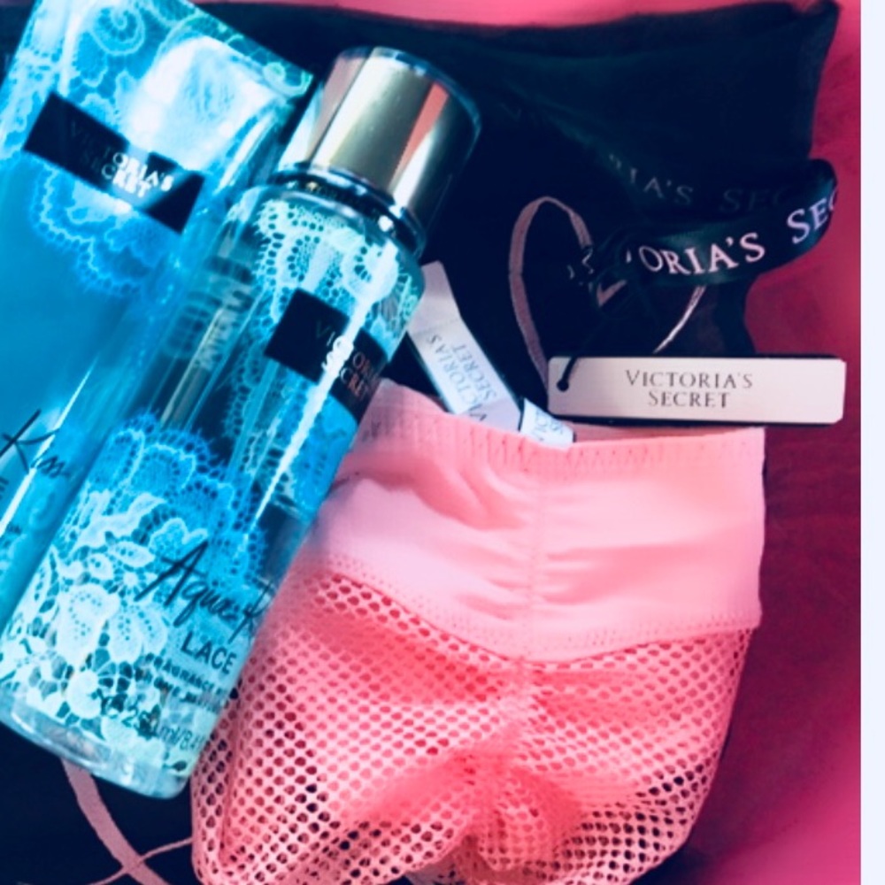 Victoria’s Secret Valentine’s Day Gift Bundle🆕 - Picture 1 of 4